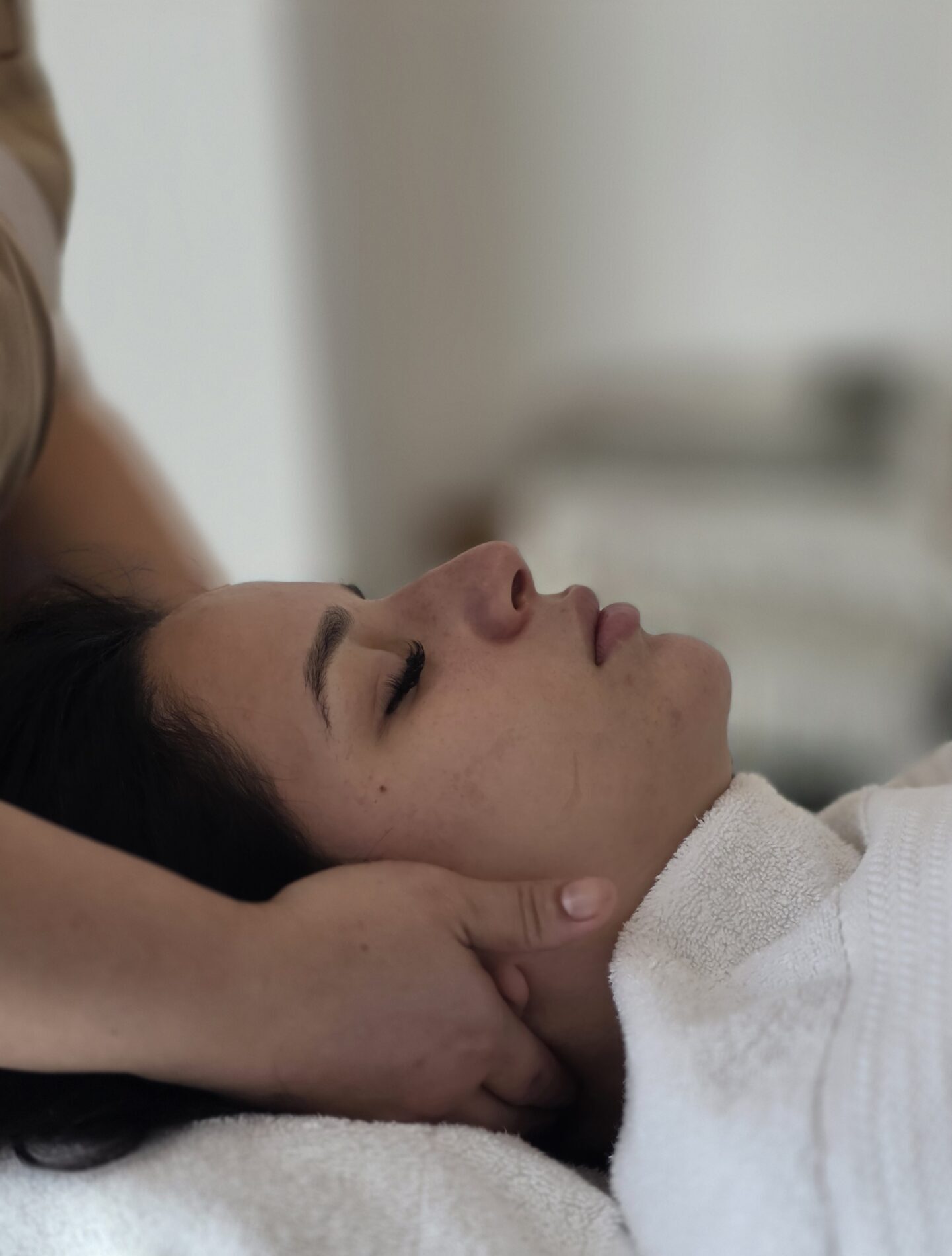 head and neck massage in dubai