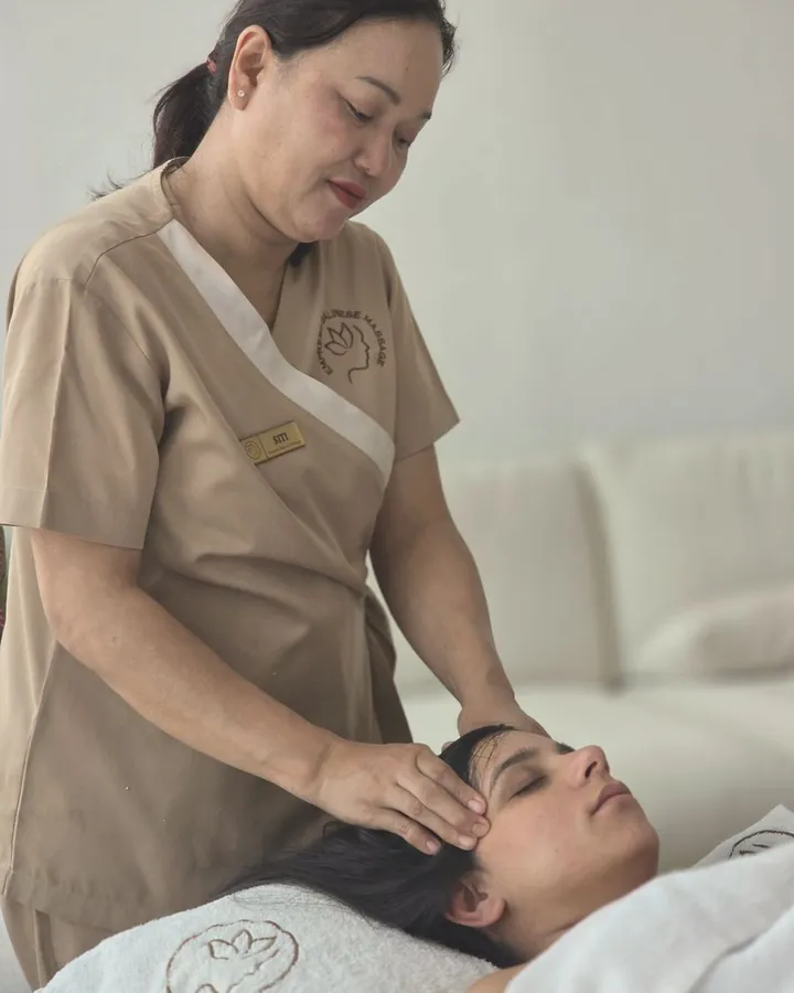 Empress Balinese therapist Siti giving a head massage in Dubai