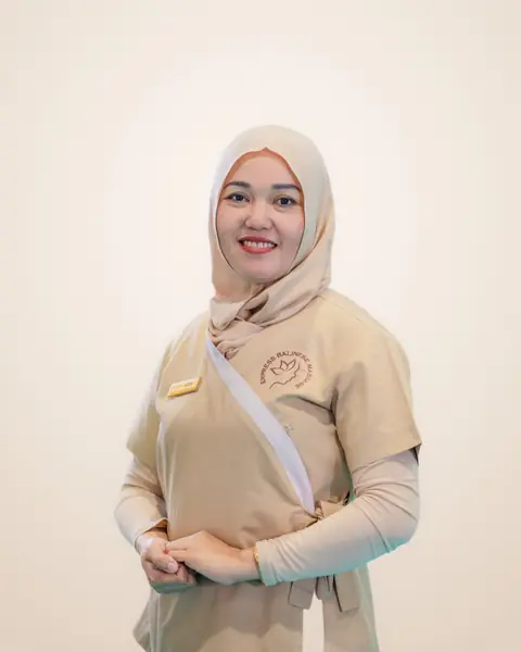 Siti, Empress Balinese Massage therapist in beige Empress uniform